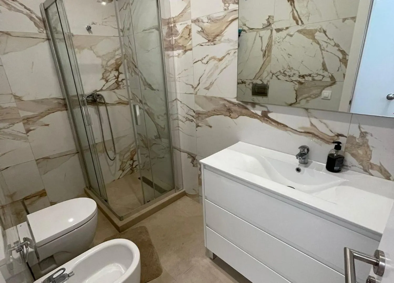 Apartments Jota Barcelona 0*,  Spain